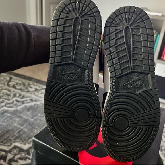 Jordan 1 Retro High OG "VOLT GOLD" | 4.5Y (GS) | blk wht gold yellow | Like New - Picture 9 of 12